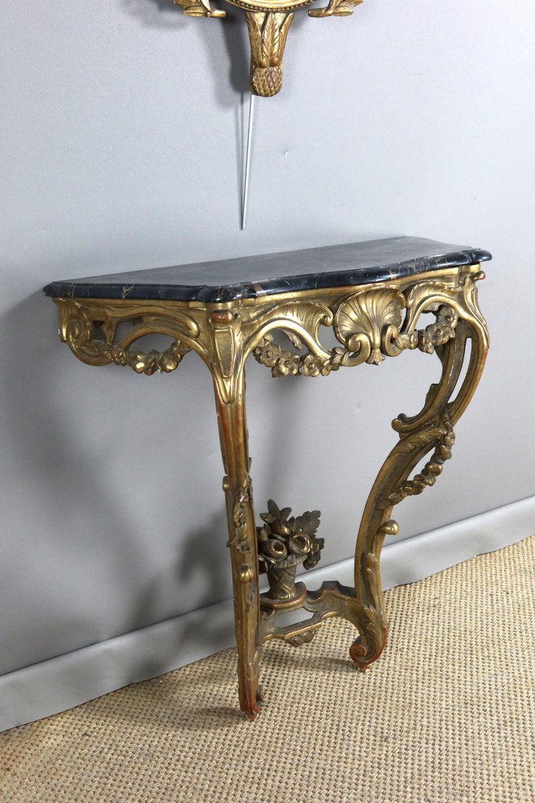 Gilded wood console from the 18th century