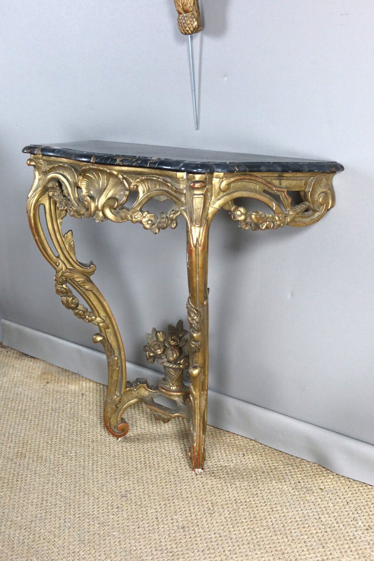 Gilded wood console from the 18th century