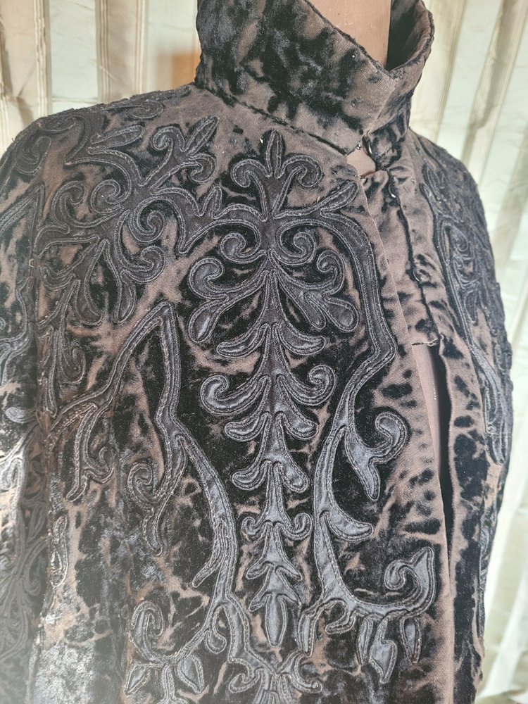 Quilted velvet cape, circa 1880 or 1890