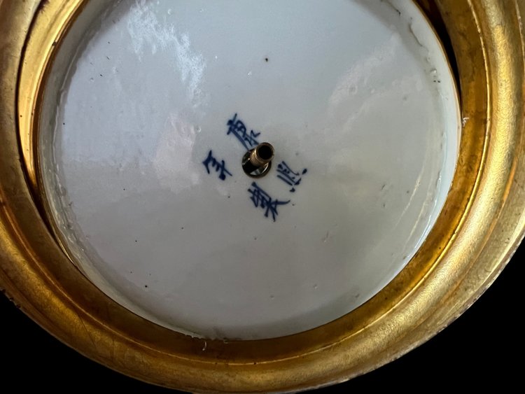 VASO RICOPERTO A FORMA DI BALUSTER IN PORCELLANA E BRONZO AL GUSTO DELLA CINA