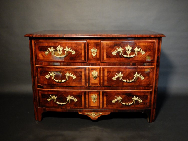 Commode d'époque Régence en bois de violette 