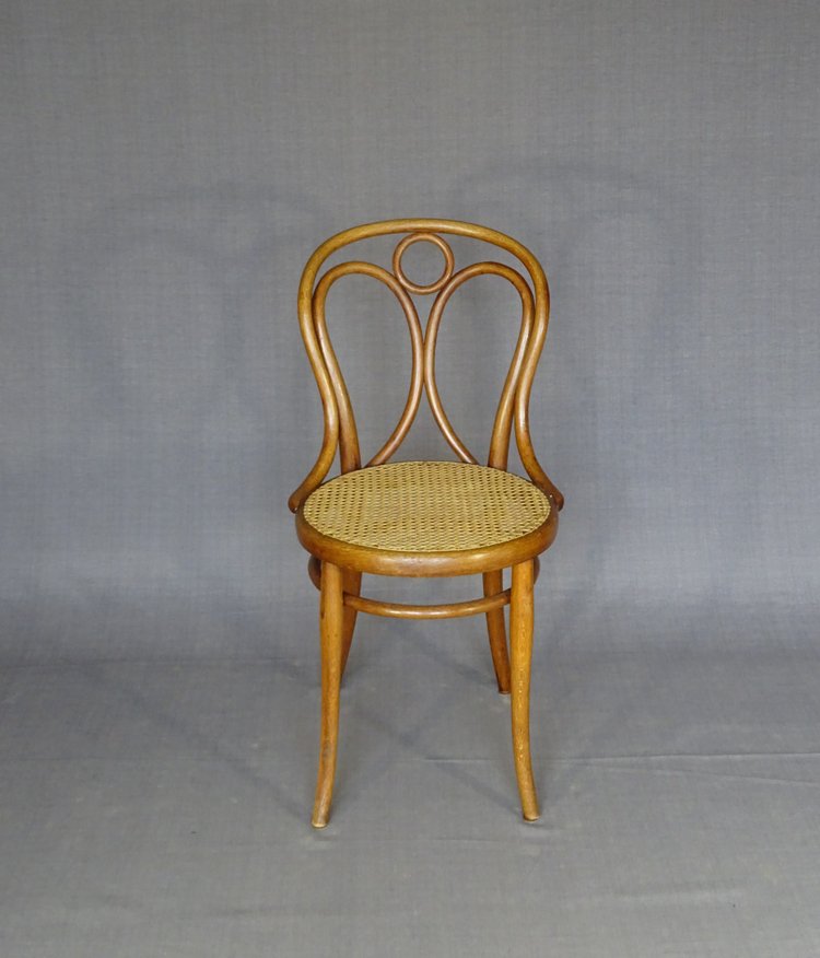 Chaise Thonet N°19 dans la" façon chêne" - cannée -1890 (deux disponibles)