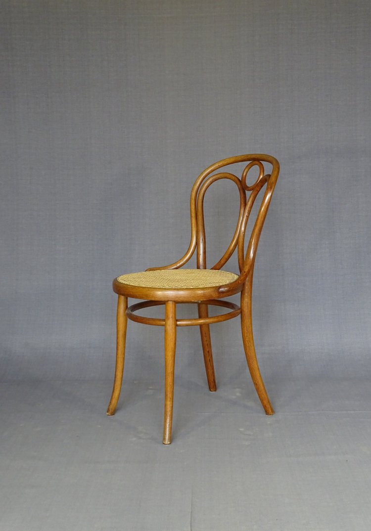 Chaise Thonet N°19 dans la" façon chêne" - cannée -1890 (deux disponibles)