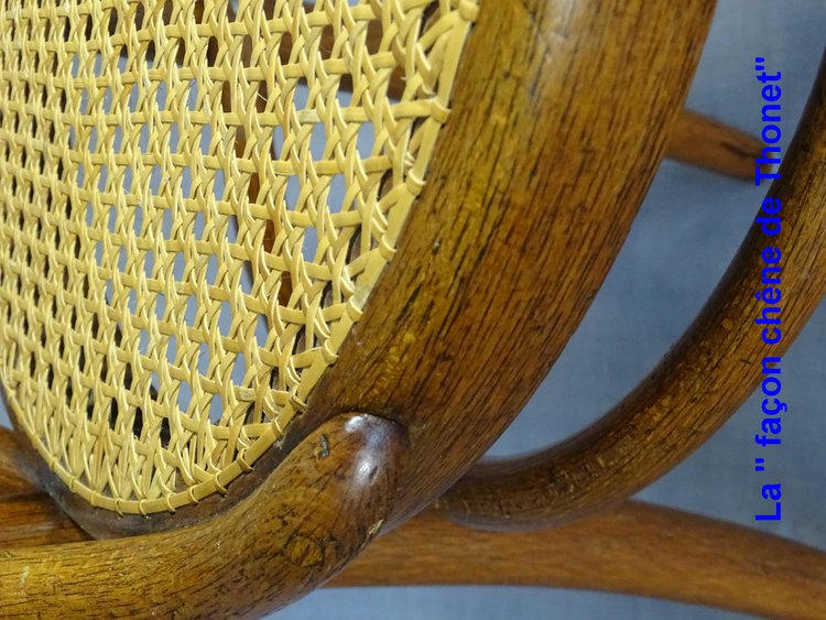 Chaise Thonet N°19 dans la" façon chêne" - cannée -1890 (deux disponibles)