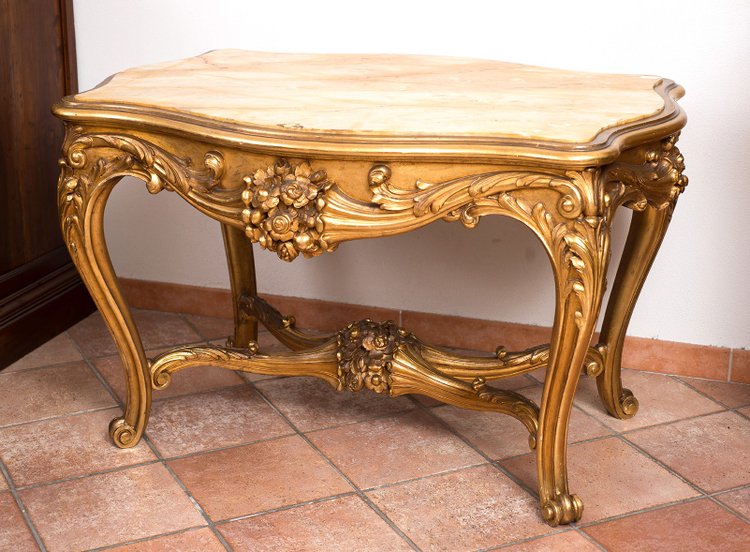 Table ancienne En Bois Doré Et Sculpté d'époque 19ème Siècle.