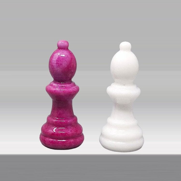 1970s Stunning Pink and White Chess Set in Volterra Alabaster Handmade Made in Italy (Jeu d'échecs rose et blanc en albâtre de Volterra fait à la main)