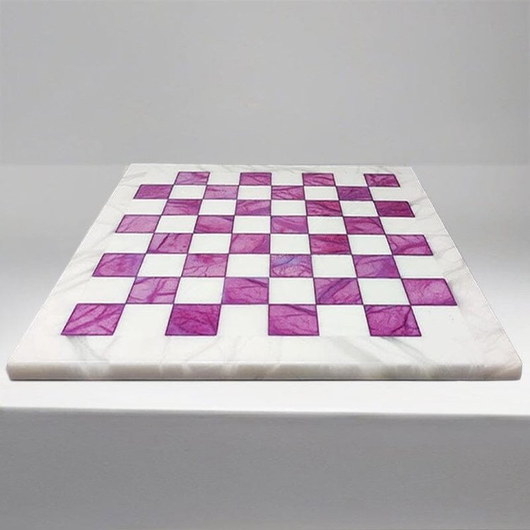 1970s Stunning Pink and White Chess Set in Volterra Alabaster Handmade Made in Italy (Jeu d'échecs rose et blanc en albâtre de Volterra fait à la main)