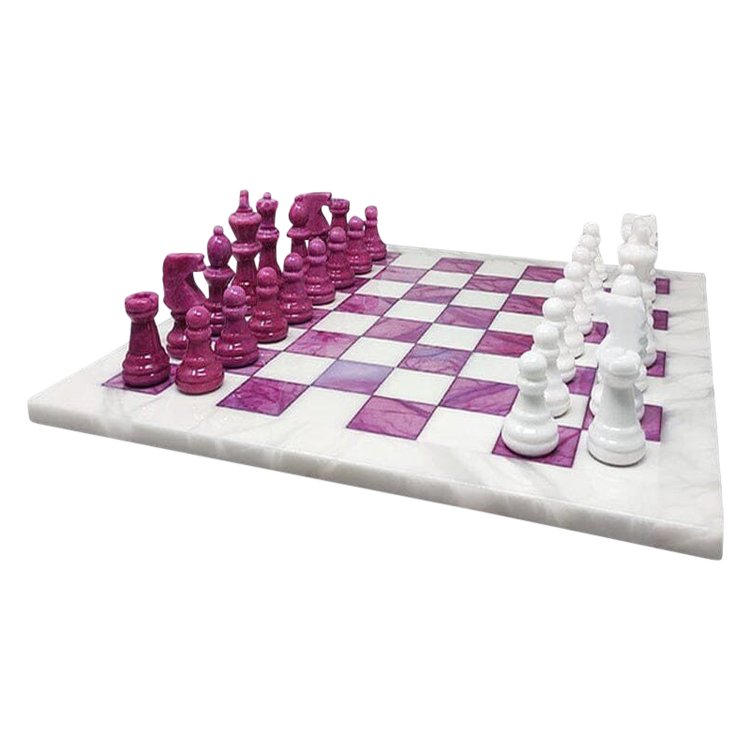 1970s Stunning Pink and White Chess Set in Volterra Alabaster Handmade Made in Italy (Jeu d'échecs rose et blanc en albâtre de Volterra fait à la main)