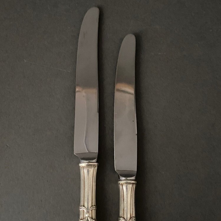 Suite of 24 Mexican silver knives, Louis XV style, early 20th century