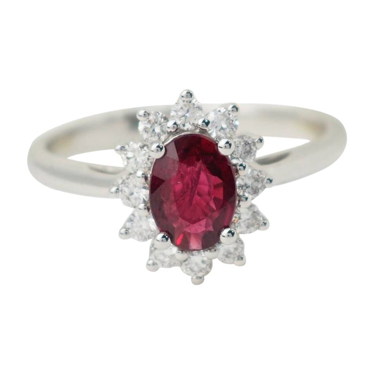 Surrounding ring in white gold, rubies and diamonds