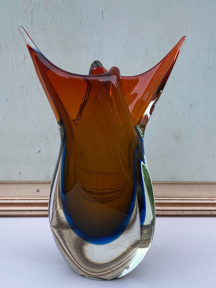 Murano Vase 60er Jahre freie Form roter und blauer Hintergrund 6 Kilo