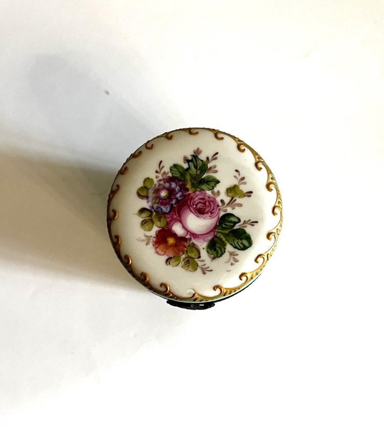 Petite boîte en porcelaine décorée main, 