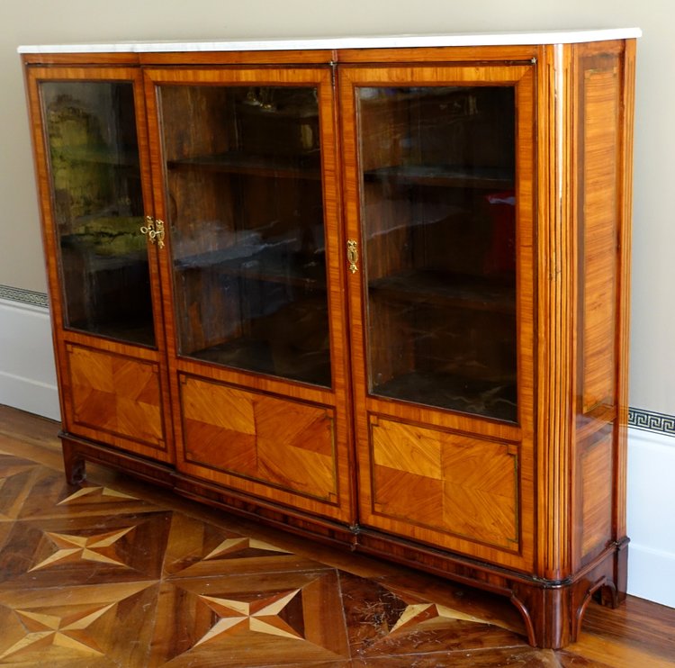 Bücherregal, Intarsienvitrine aus der Zeit von Louis XVI - 182cm x 133cm x 31cm