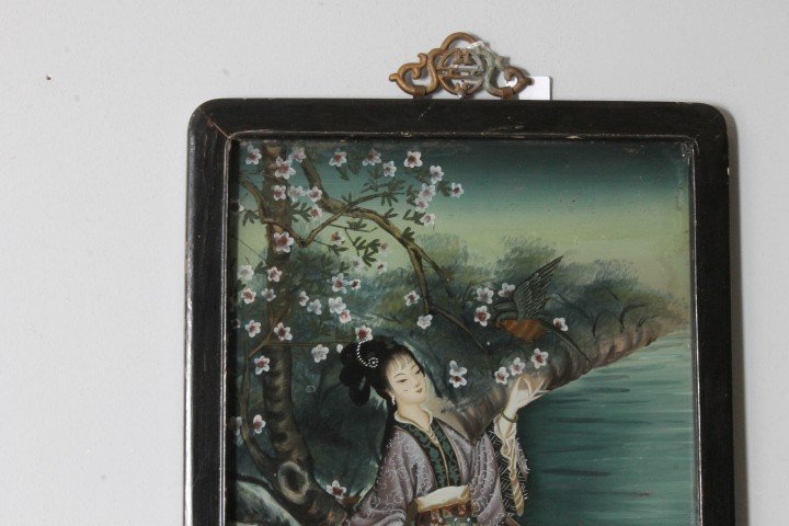 Antike japanische Geisha-Glasmalerei aus den frühen 1900er Jahren. Größe 52 x 35