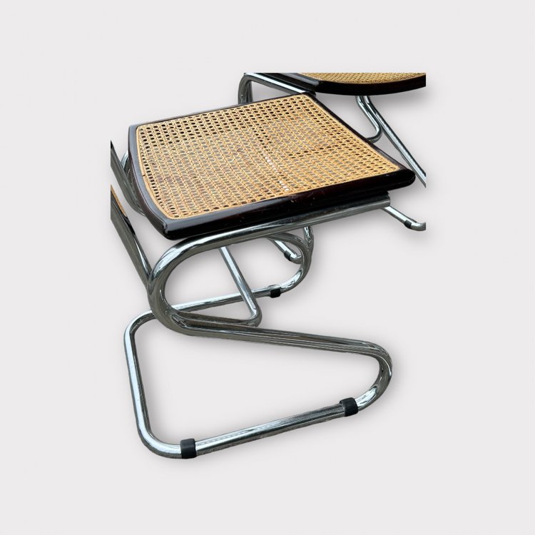 Suite De Quatre Chaises Tubulaires Vintage Italie Style Bauhaus Marcel Breuer Vers 1970