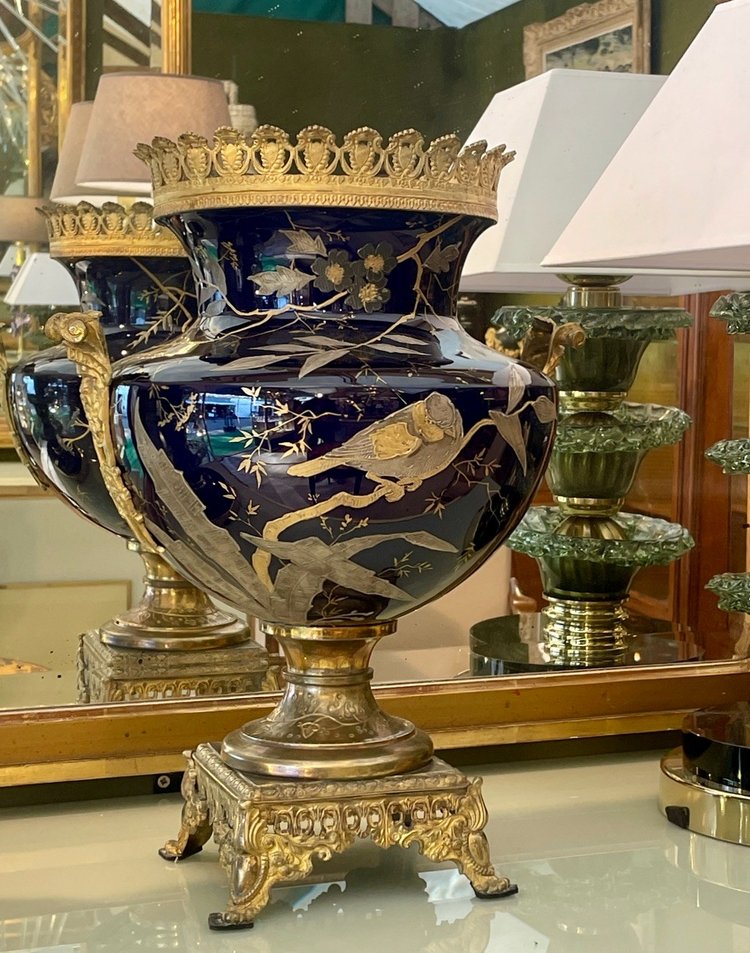 Vase de style chinois en faïence et monture en bronze doré, XIXe siècle