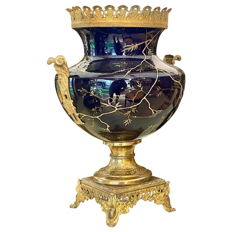 Vase de style chinois en faïence et monture en bronze doré, XIXe siècle