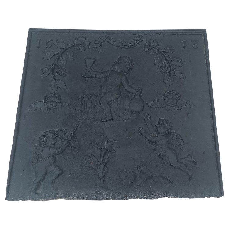 Large 17th century cast iron fireplace plate decorated with cherubs