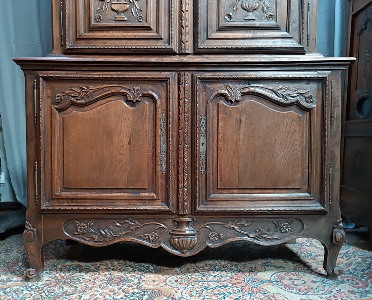 Louis XV 2-part buffet in carved oak