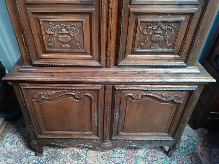 Louis XV 2-part buffet in carved oak