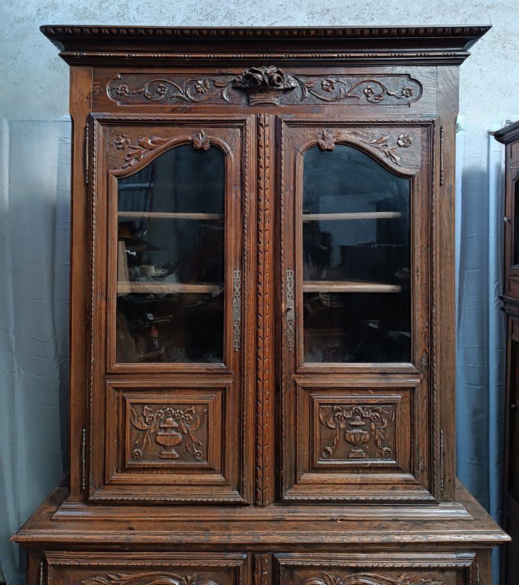 Louis XV 2-part buffet in carved oak