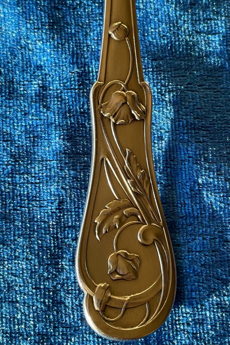 Art nouveau strawberry shovel.