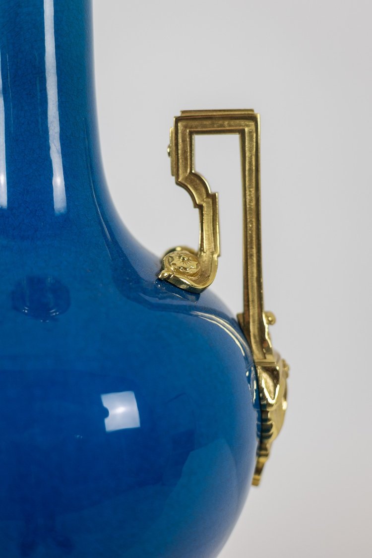 Lampe mit blauem Porzellan und vergoldeten Bronzegriffen. Um 1880. LS6040309I