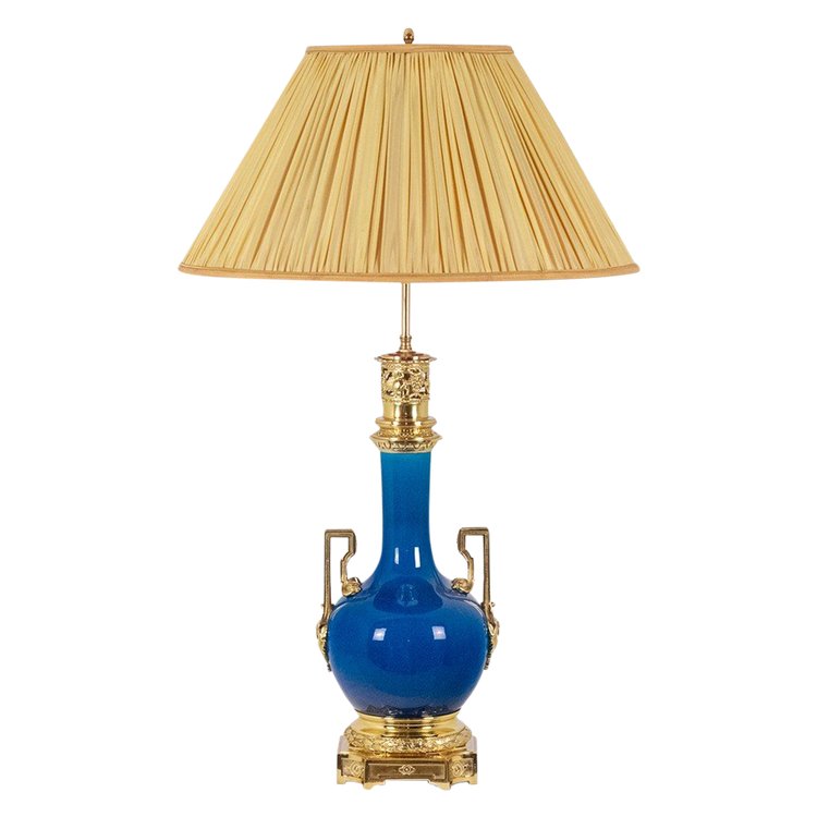 Lampe mit blauem Porzellan und vergoldeten Bronzegriffen. Um 1880. LS6040309I