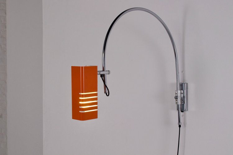 “Arc” wall light, movable arm