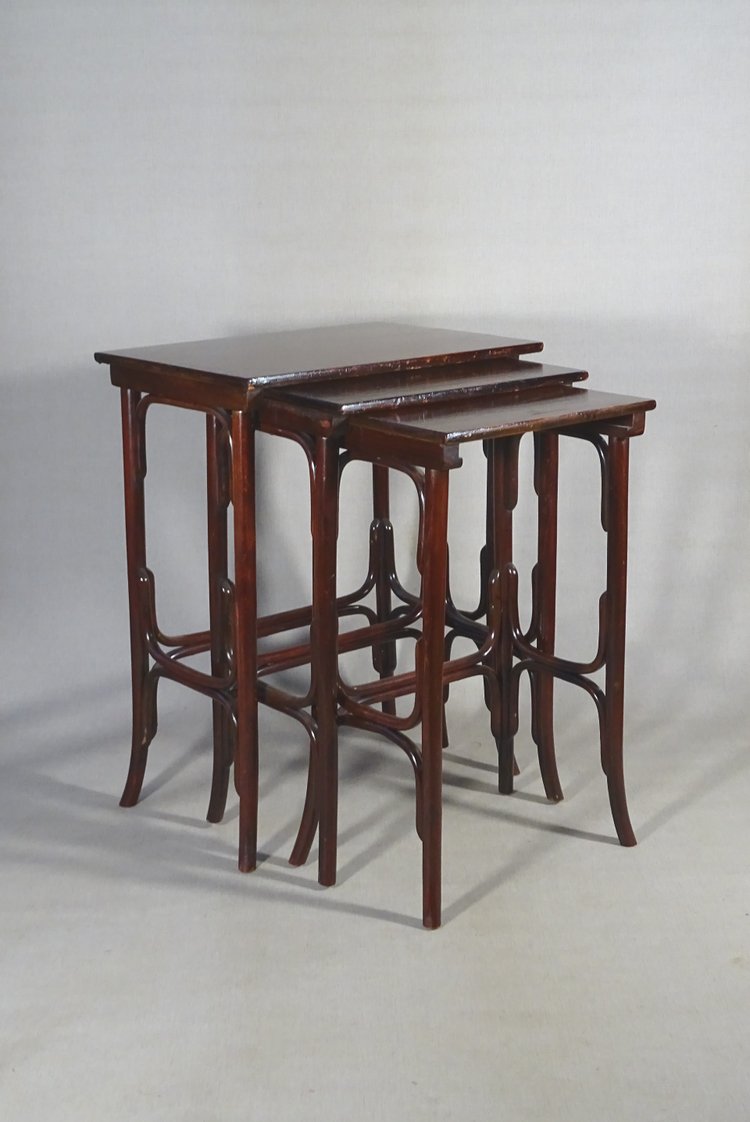 Jeu de 3 tables gigognes par Thonet, 1905 -Bentwood -