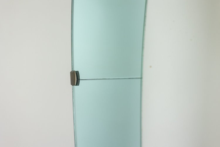 Two-tone glass and gilded brass console mirror. Circa 1950. LS60431154J