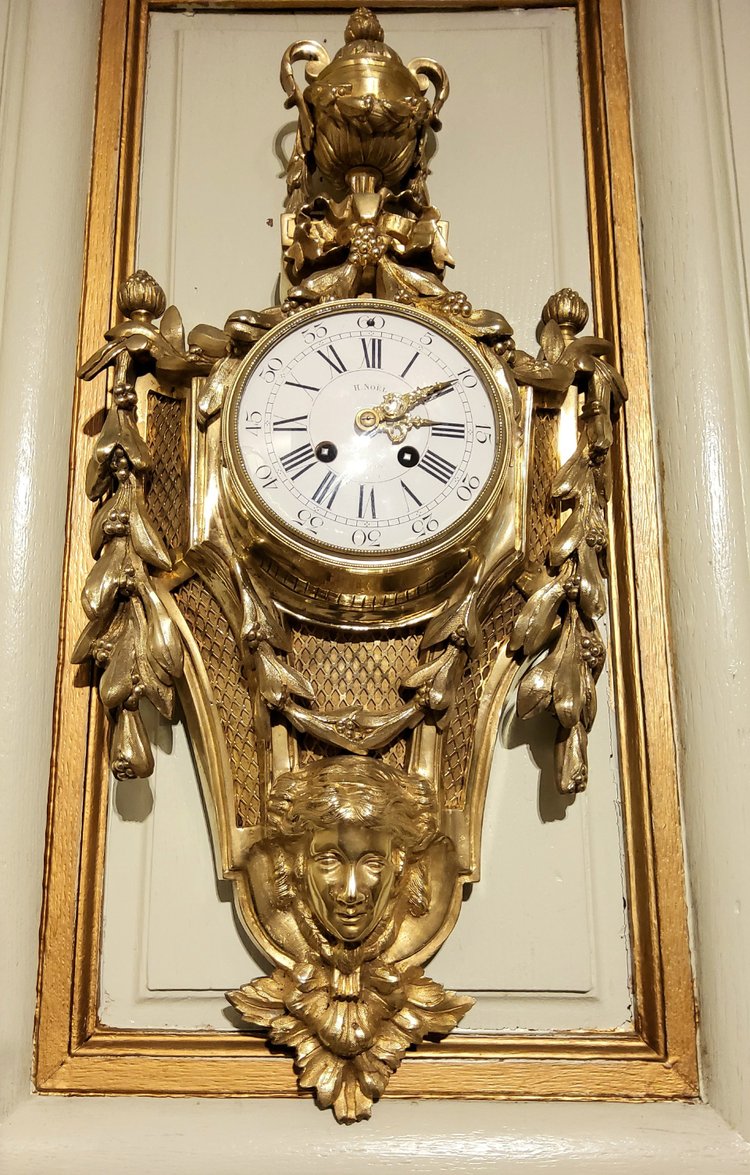 Large wall light in chiseled and gilded bronze in the Louis XVI style, Napoleon III period, 19th century