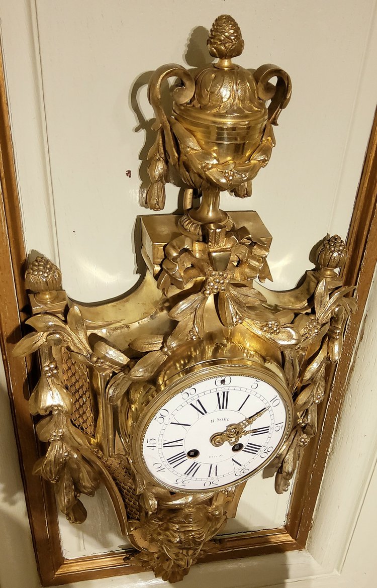 Large wall light in chiseled and gilded bronze in the Louis XVI style, Napoleon III period, 19th century