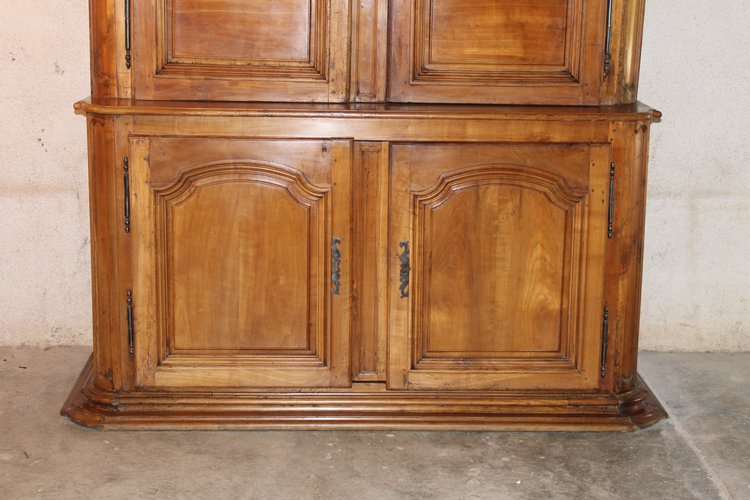 Two-part sideboard in fruitwood paneling, Louis XIV period, early 18th century. Origin: Ile de France.