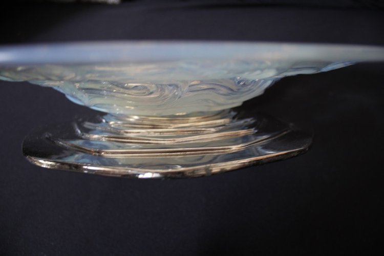 Opalescent glass bowl on foot circa 1930 in the style of Sabino and Lalique