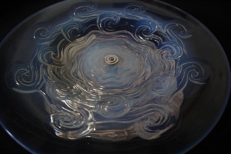 Opalescent glass bowl on foot circa 1930 in the style of Sabino and Lalique