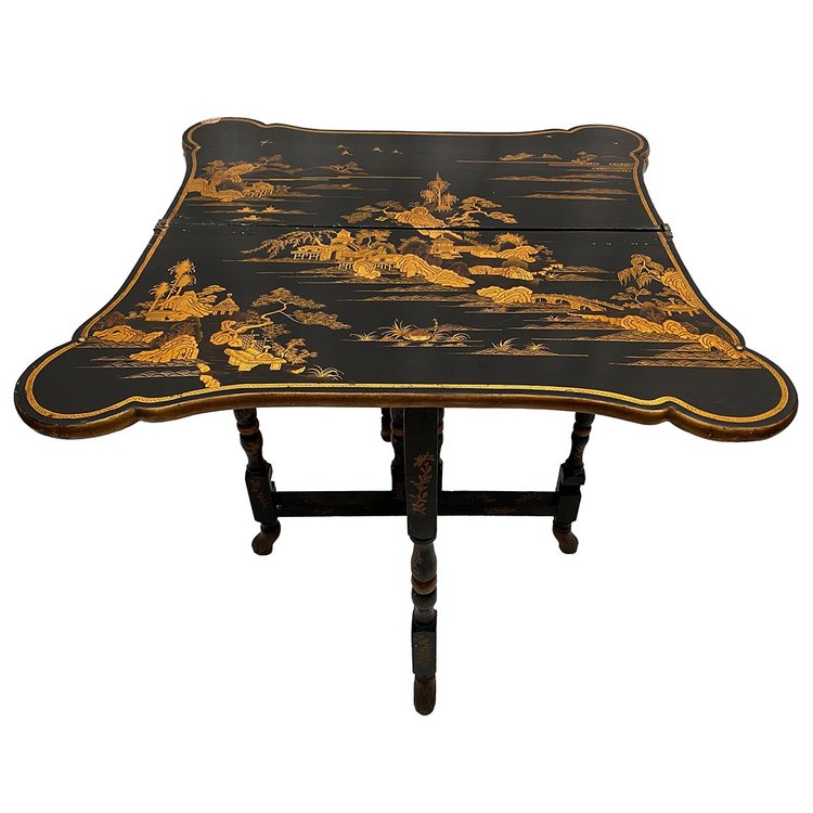 Astonishing system game table, black and gold Chinese lacquer, late 19th century