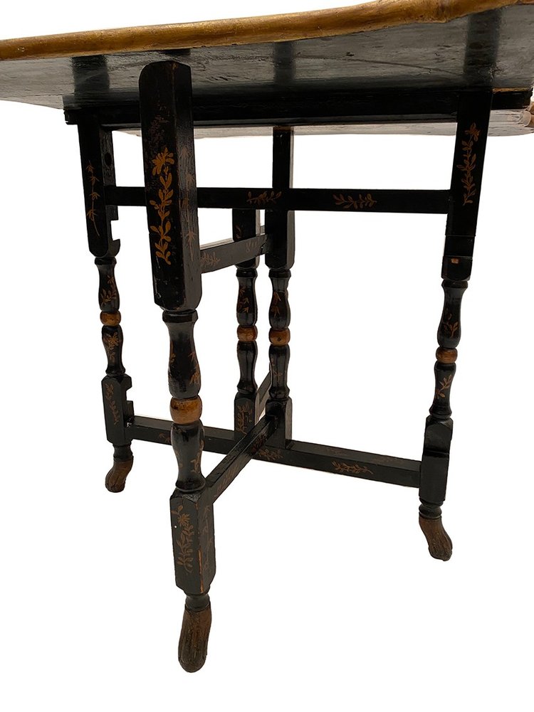 Astonishing system game table, black and gold Chinese lacquer, late 19th century