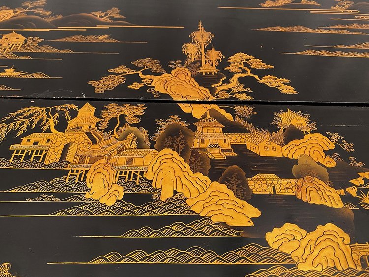 Astonishing system game table, black and gold Chinese lacquer, late 19th century