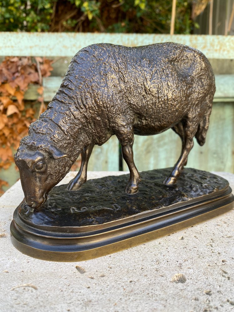 Mouton Broutant en bronze à patine brune XIXème signé Rosa Bonheur (1822-1899).