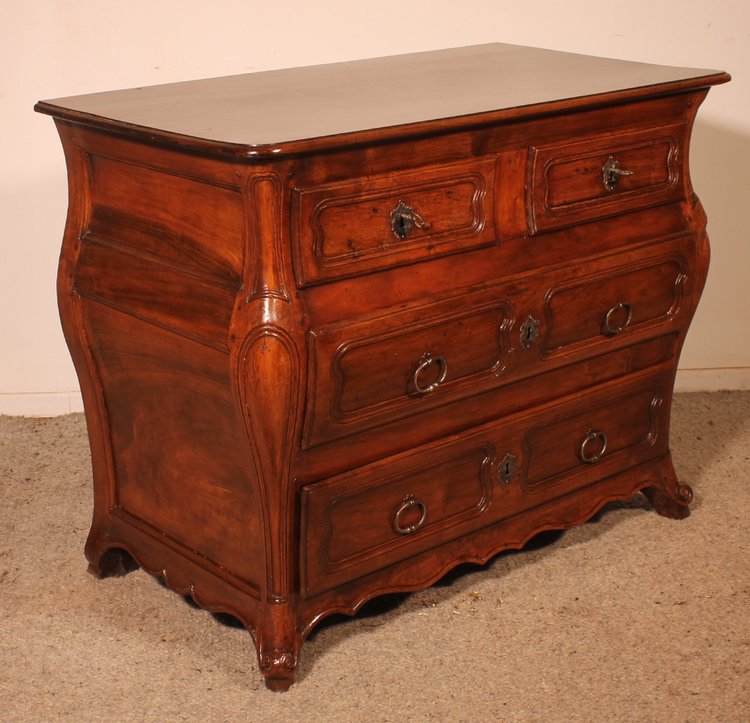 Petite Commode Tombeau En Noyer- 18° Siècle