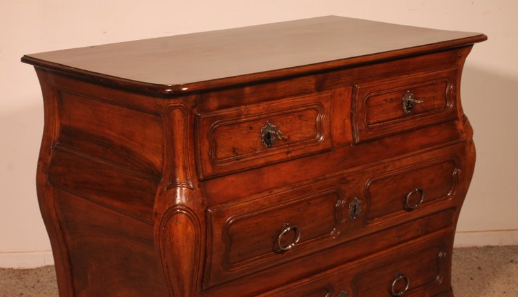 Petite Commode Tombeau En Noyer- 18° Siècle