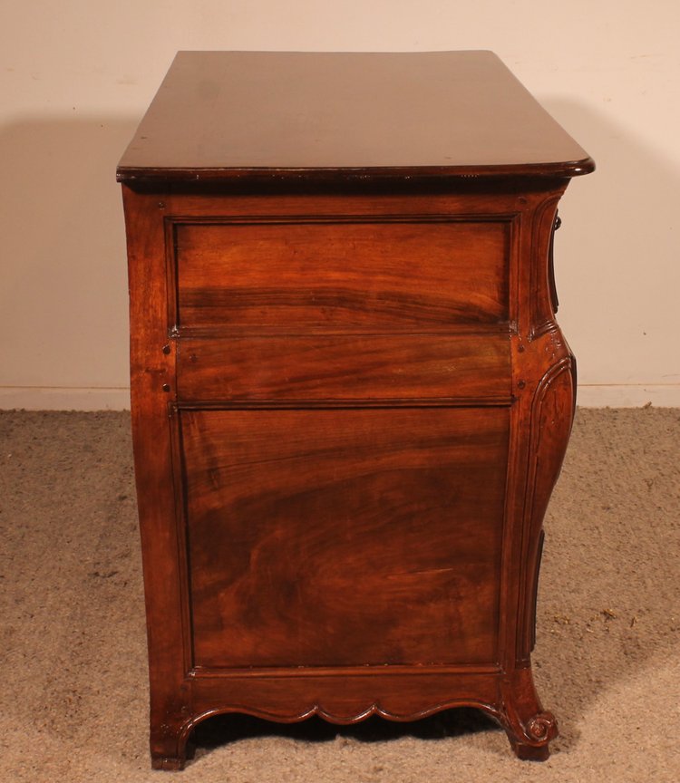 Petite Commode Tombeau En Noyer- 18° Siècle