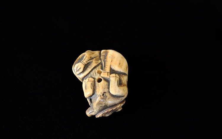 Netsuke aus Hirschhorn vom Reisfeldbüffel