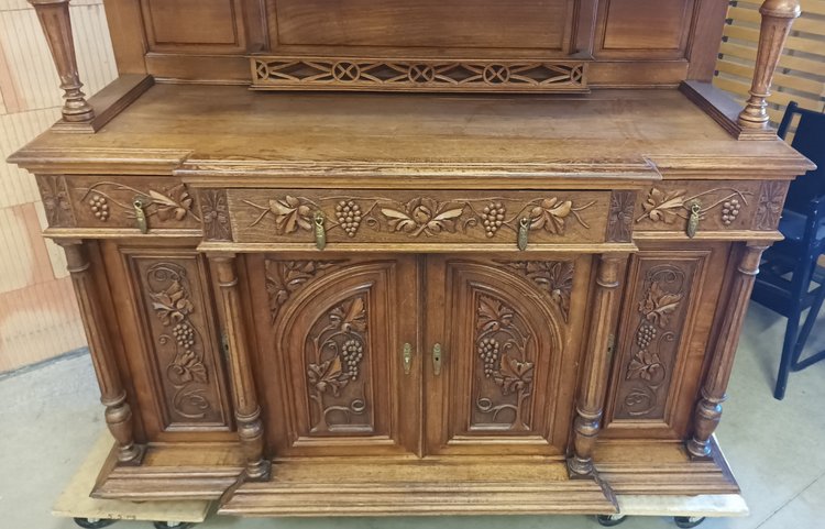 Carved oak sideboard with grapevine decoration Art Nouveau period