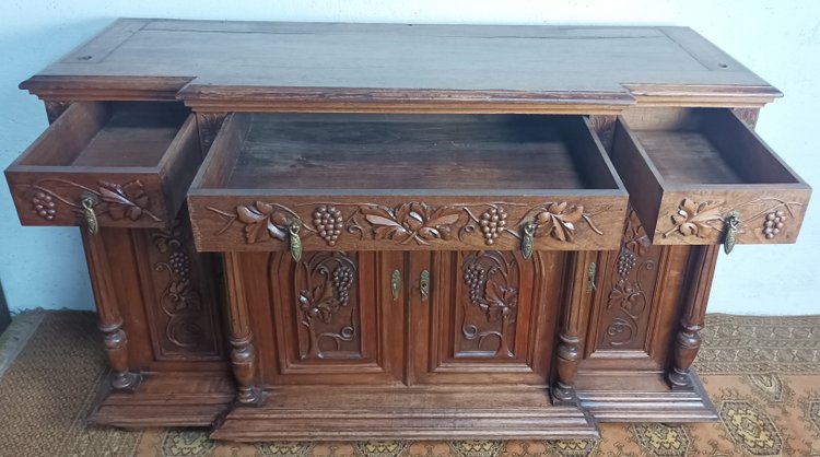 Carved oak sideboard with grapevine decoration Art Nouveau period