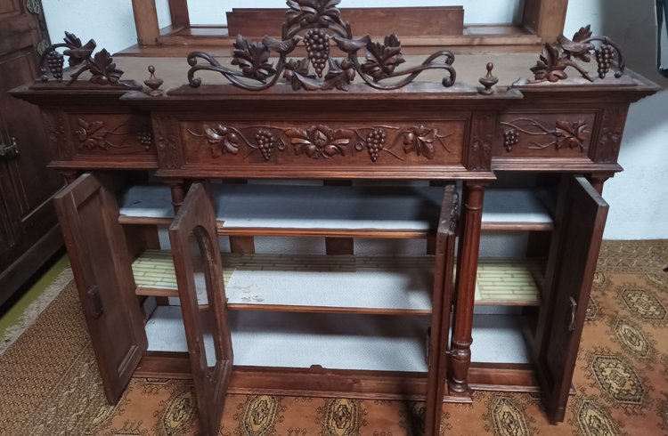 Carved oak sideboard with grapevine decoration Art Nouveau period