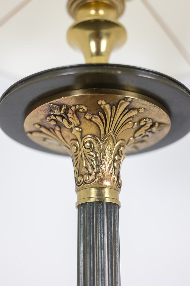 Stehlampe im Stil der Restauration aus Bronze mit zwei Patinierungen. Circa 1900. LS6115817Y