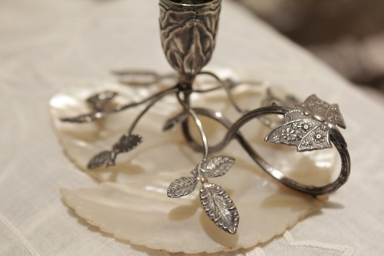 Small candlestick in sterling silver on mother-of-pearl leaf late 19th, early 20th century