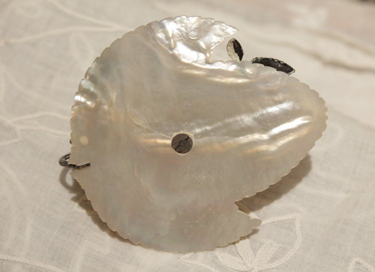 Small candlestick in sterling silver on mother-of-pearl leaf late 19th, early 20th century